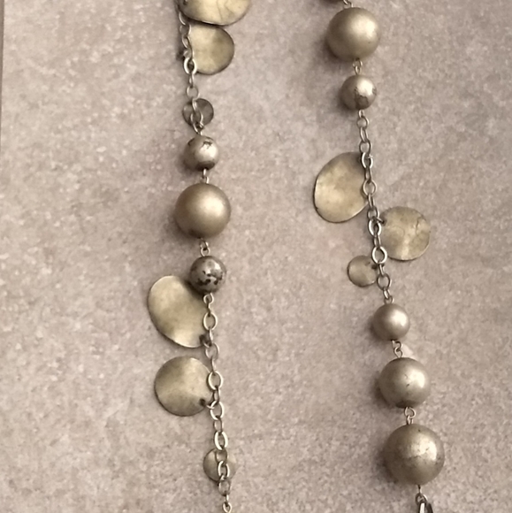 Antique Look Gold Tone Ball/Disc Necklace - Picture 3 of 6